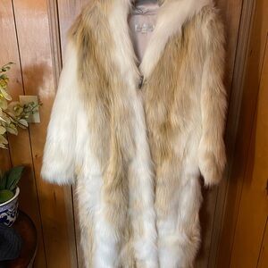 Fox Women's Cream and Tan Teddy Jacket